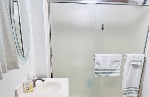 Oroville East Apartment | Clean, Quiet and Peaceful Guesthouse