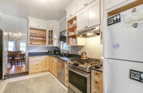 Boyes Hot Springs House | Clean & Spacious-Walk to the Fairmont, great restaurants, coffee shops and wine