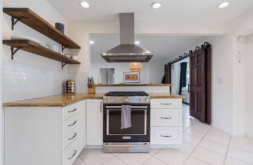 South Corals House | Close 2 Beach-Las Olas-Huge Pool-Waterfall-Family Friendly-4 Bedroom-Game Room!