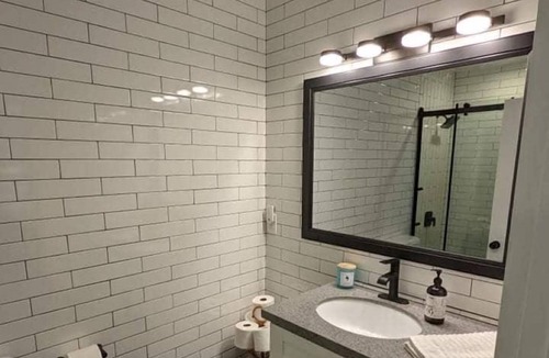 Grant Hill House | Close to Downtown!! Pet Friendly!! Outdoor space!!