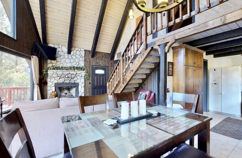 Upper Moonridge Cabin | Close to Everything! Village/Ski/Sledding,Hot Tub,Wifi,Roku,Clean,Owner Managed!