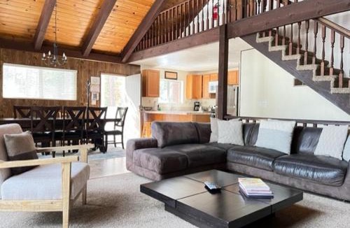 Pioneer Trail House | Close To Heaven With Hot Tub, Wet Bar & Game Room