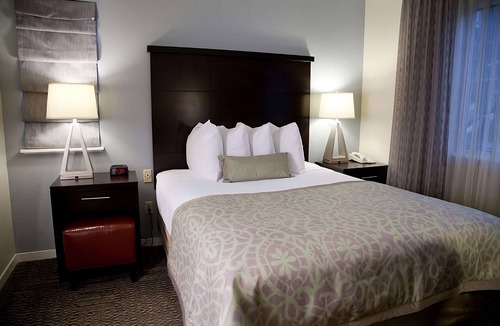 San Bruno Hotel | Close to San Francisco Zoo! 2 Spacious Units, Free Breakfast, Pool, Pet-friendly