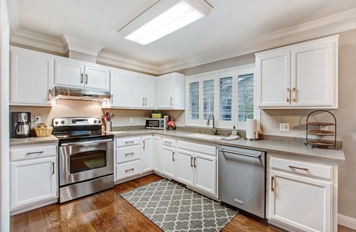 Boyes Hot Springs Cottage | Close to Sonoma Plaza, Hot Tub and Bikes Included
