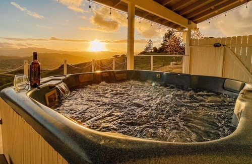 Templeton House | Close to Wineries/Hot Tub/Vineyard View/Dog Okay!