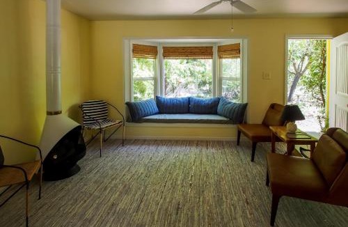 Cloverdale House | Cloverdale Creekside Retreat