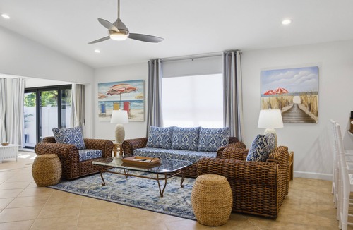 Naples Park House | Coastal Beachy 3+/2, Pool, 5 Bikes, Near Beach, Pet Friendly, Sleeps 8+