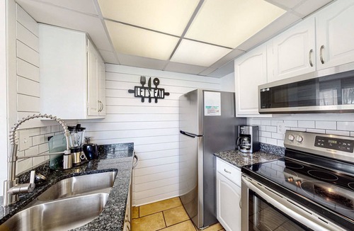 Holiday Isle Condo | Coastal condo with pool, hot tub, tennis & golf access - dog-friendly