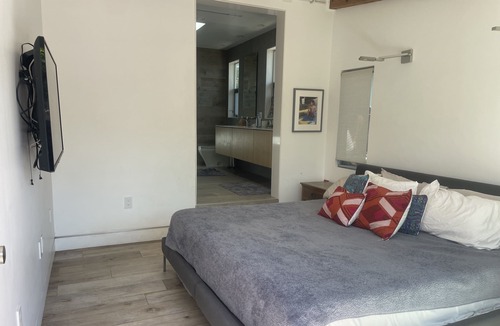 Mar Vista House | Coastal Living in Modern 3Bdrm Home Mar Vista / Santa Monica- 5 min to beach