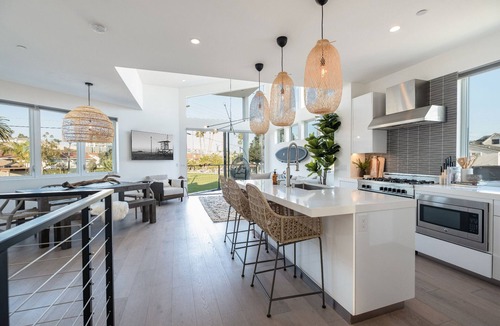 West Newport House | Coastal Luxury, Ocean & Harbor Views, Dog-friendly, A/C & Rooftop Deck & Firepit