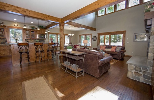Cle Elum House | Comfortable Clean Suncadia Family Home Sleeps12, FIREpit, HOTtub, BIKES, Pets ok