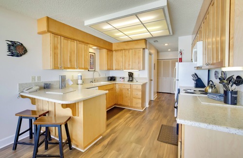 Lincoln Beach Condo | Comfortable Lincoln City Condo w/Patio & Views!
