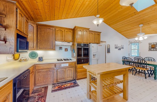 Groveland House | Comfortable woodland home with pool, tennis & washer/dryer - golf on-site