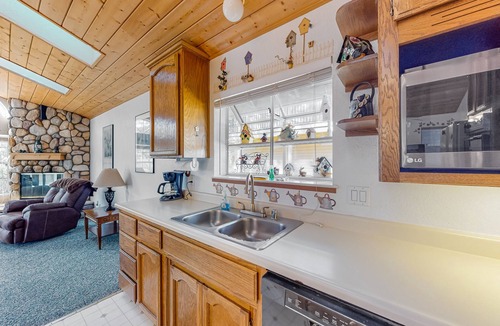 Groveland House | Comfortable woodland home with pool, tennis & washer/dryer - golf on-site