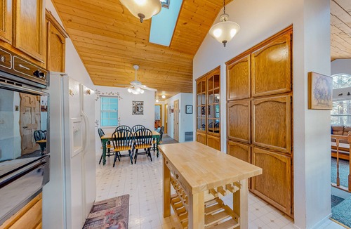 Groveland House | Comfortable woodland home with pool, tennis & washer/dryer - golf on-site