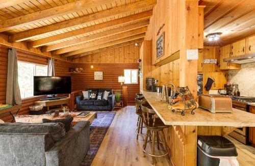 Phoenix Lake-Cedar Ridge House | Community Lake Access: Peaceful Cabin in Sonora!