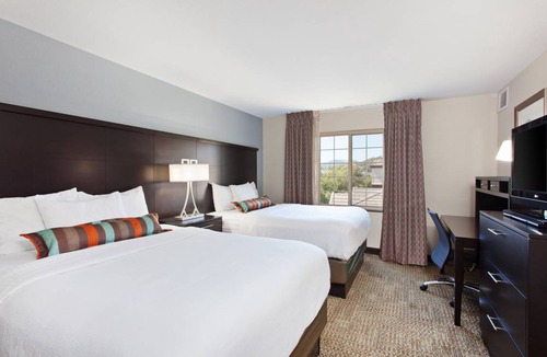 Fairfield Condo | Condo ∙ 2 bedrooms ∙ 6 guests