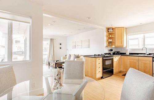 West Newport House | Contemporary Beach Getaway - For Work or Play!