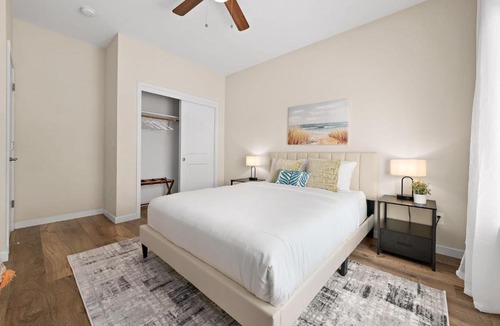 Sacramento Villa | Contemporary Home King Bed Fast Wi-Fi Central Sacramento Location