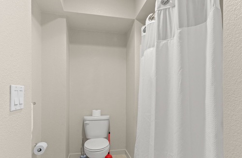 Inner Mission House | Contemporary large 1BR, in unit Washer/Dryer, FREE parking with all amenities!