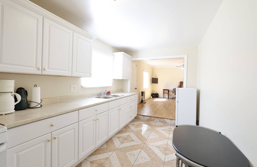 Northridge House | Contemporary remodeled and fully furnished