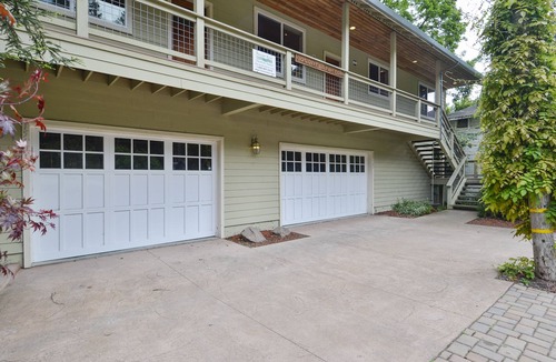Guerneville House | Contente! Great for Groups and Families! Hot Tub, Game Room, Huge Yard and More!