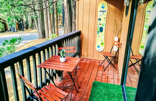 Shaver Lake Apartment | Convenient condo near Shaver Lake & China Peak with pool & hot tub