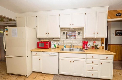 Al Tahoe House | Conveniently located Near Skiing and Beaches - Affordable, Adorable -948M~