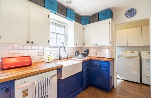 Mar Vista House | Cool August Getaway! A/C. Easy access: Beach, Airport, UCLA, Santa Monica, DTLA!
