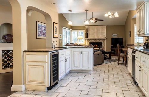 South Redlands House | Country Club-Adjacent Home w/Pool, Jacuzzi & More