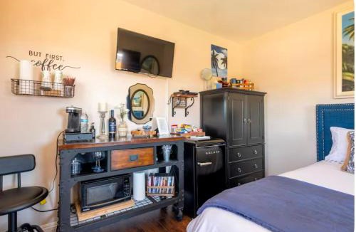 Woodland House | County Poolhouse 20 Min SMF UC Davis Campus