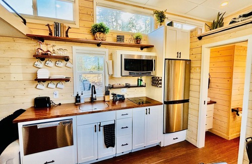 Upper Lake House | Couple’s retreat in Tiny Home w soaking tub/beach at Upper Lake