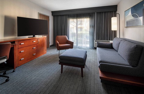 Bakersfield Hotel | Courtyard by Marriott Bakersfield