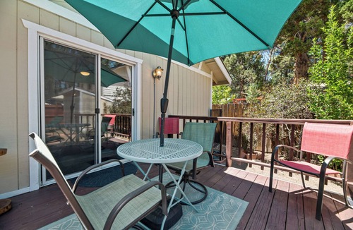 Big Bear City House | Coy Cottage - NEAR OKTOBERFEST! Calm & quite location within minuets of the heart of town!