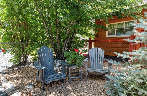 Big Bear City House | Coy Cottage - NEAR OKTOBERFEST! Calm & quite location within minuets of the heart of town!
