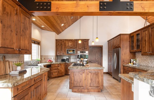 Truckee Cabin | Coyote Moon by AvantStay | Cabin W/Sauna | Mins from DT Truckee & NorthStar