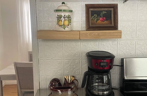 Riviera - Westchester House | Cozy 2 bedrm house in charming downtown Bakersfield with AC, fitness area & more