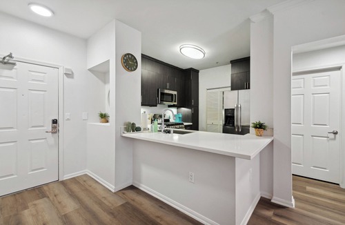Marina del Rey Apartment | Cozy 2-bedroom apartment in welcoming Marina del Rey! Free parking and pool!