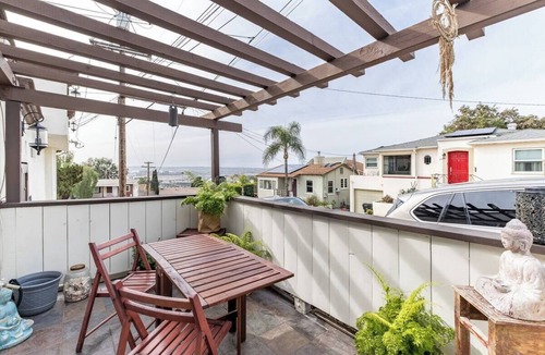 Middletown Cottage | Cozy 2 Bedroom Cottage with Bay View