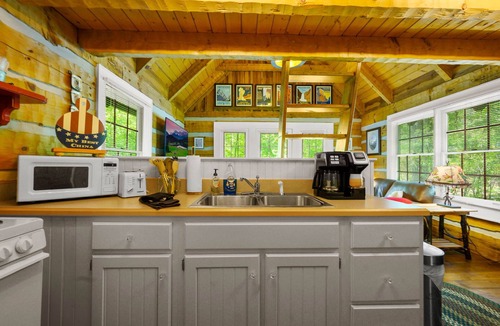 Sevierville Cabin | Cozy 2BR cabin in Wears Valley - your perfect mountain retreat with Hot tub!