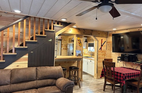 West Village Cabin | Cozy 3-bedroom cabin walking distance to Shaver Lake Village
