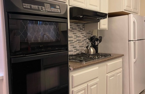 Chico House | Cozy All Hardwood Home w private POOL in Chico, Ca.