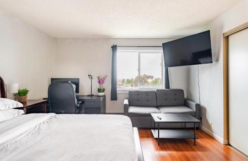 Berkeley Apartment | Cozy and Secure 3-Bedroom, 2-Bath Unit with 6 Beds and Beautiful Bay View