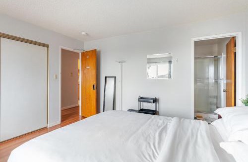 Berkeley Apartment | Cozy and Secure 3-Bedroom, 2-Bath Unit with 6 Beds and Beautiful Bay View