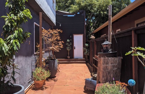 South Park Apartment | Cozy, Artistic Studio in the Heart of South Park