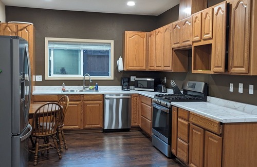 Lewiston House | Cozy Buckhorn Summit Shanty Guest house.