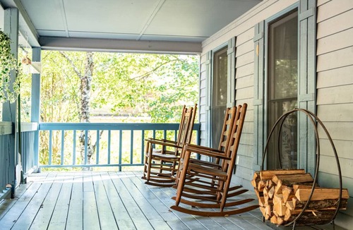Suches Cabin | Cozy Cabin on the Toccoa River - Fireplace, Screened Porch, Fishing, & S’mores