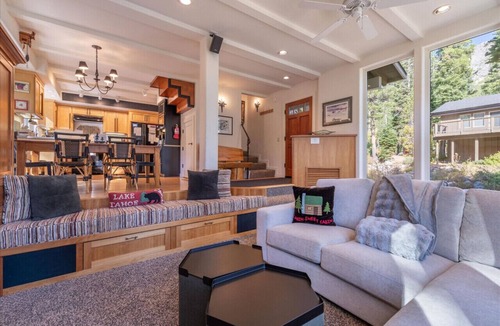 Alpine Meadows Apartment | Cozy & Clean Cabin Free Shuttle to Palisades Bunk Room