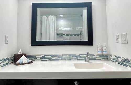 Old Towne Hotel | Cozy Coastal Stay | Seal Beach Marina | Near Waterfront