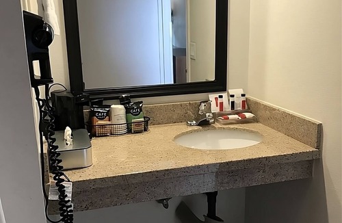 Torrance Hotel | Cozy Family Unit! Pool, Restaurant
